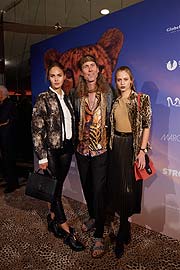 Elena Carrière, Matto Barfuss und Cosima AUermann: Marc Cain lud zur Kino-Premiere „Maleika“ von Matto Barfuss (©Foto: Marc Cain)